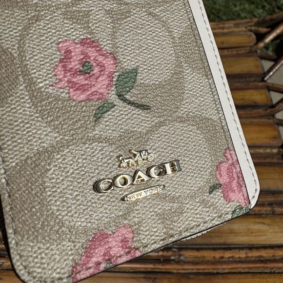 NWT coach Zip Card Case In Signature Floral Canvas With Heart Print CR971 - Picture 2 of 9